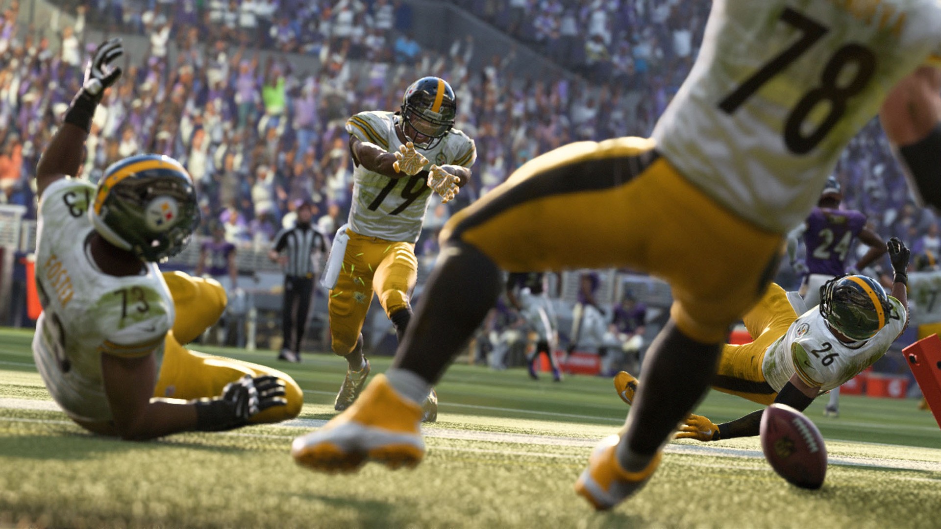 Madden19_gdp_screenshot_fan_fav_celeb_goku_1p.jpg